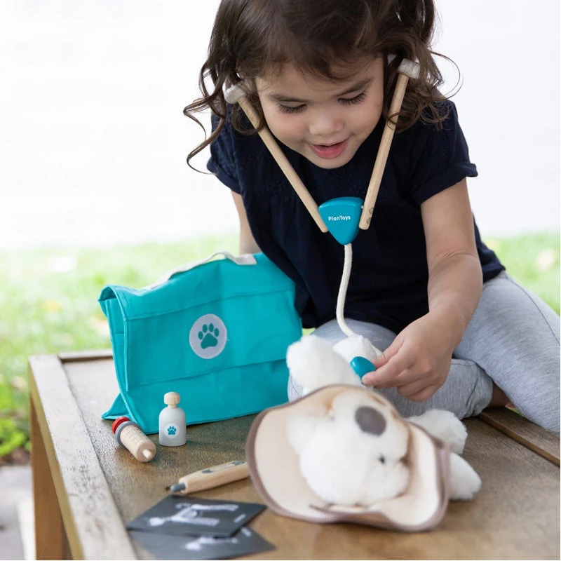 Plantoys Pretend Play Kids Vet Set - Image 3